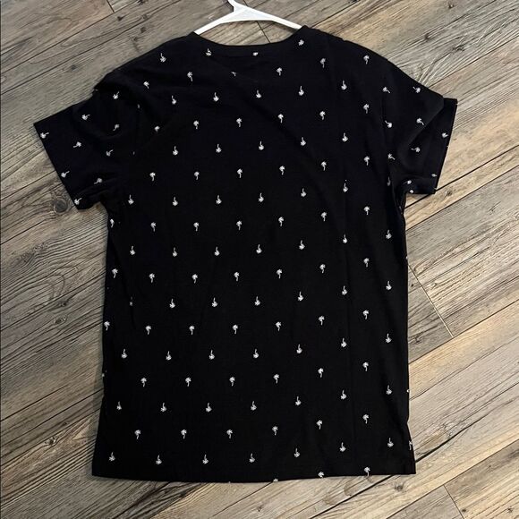 Old Navy Black Tee with White Mini Palm Print - Picture 4 of 4